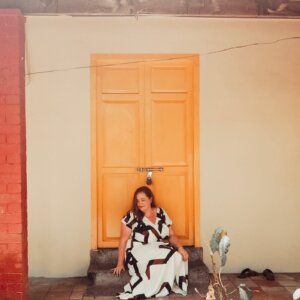 Exploring Munnar with the Kerala Blog Express. The stunning landscape of the tea plantations and learning how tea is made in the Lockhart Tea Factory in the hill station Munnar in Kerala, India. Read more on www.ouruniquestays.com