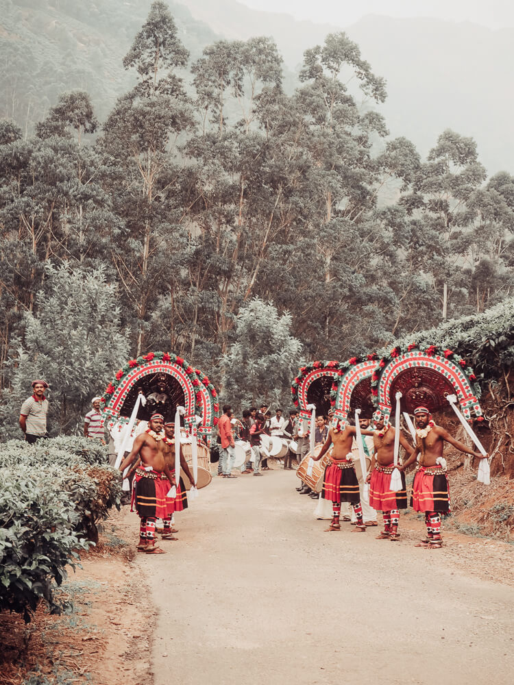 Exploring Munnar with the Kerala Blog Express. The stunning landscape of the tea plantations and learning how tea is made in the Lockhart Tea Factory in the hill station Munnar in Kerala, India. Read more on www.ouruniquestays.com