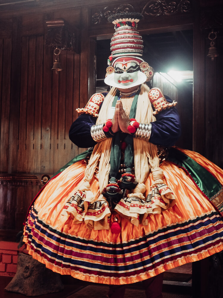 Exploring Munnar with the Kerala Blog Express. The stunning landscape of the tea plantations and learning how tea is made in the Lockhart Tea Factory in the hill station Munnar in Kerala, India. Read more on www.ouruniquestays.com