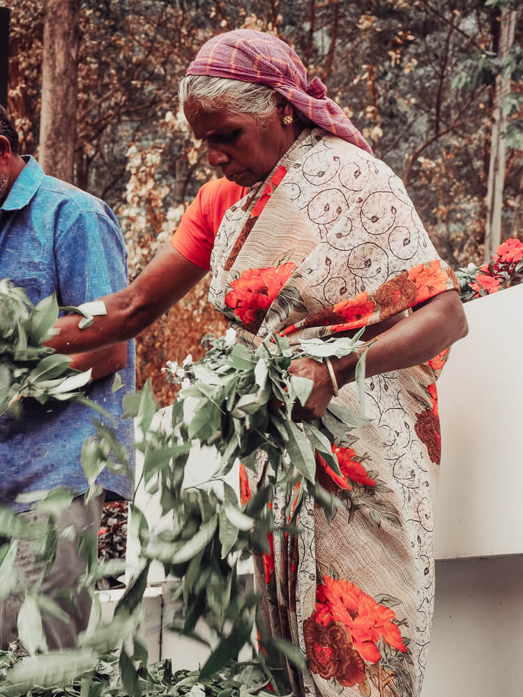 Exploring Munnar with the Kerala Blog Express. The stunning landscape of the tea plantations and learning how tea is made in the Lockhart Tea Factory in the hill station Munnar in Kerala, India. Read more on www.ouruniquestays.com