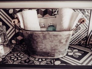 Escape your everyday at the Country Living Hotel Bath If you have been following me on Instagram you will know that I have been obsessing over the golden coloured limestone architecture and beautiful weeping willows of Bath after spending a weekend there recently. I was lucky enough to stay in the newly refurbished Country Living Hotel Lansdown Grove. You really do get to escape your everyday at the Country Living Hotel Bath. Read more at www.ouruniquestays.com.