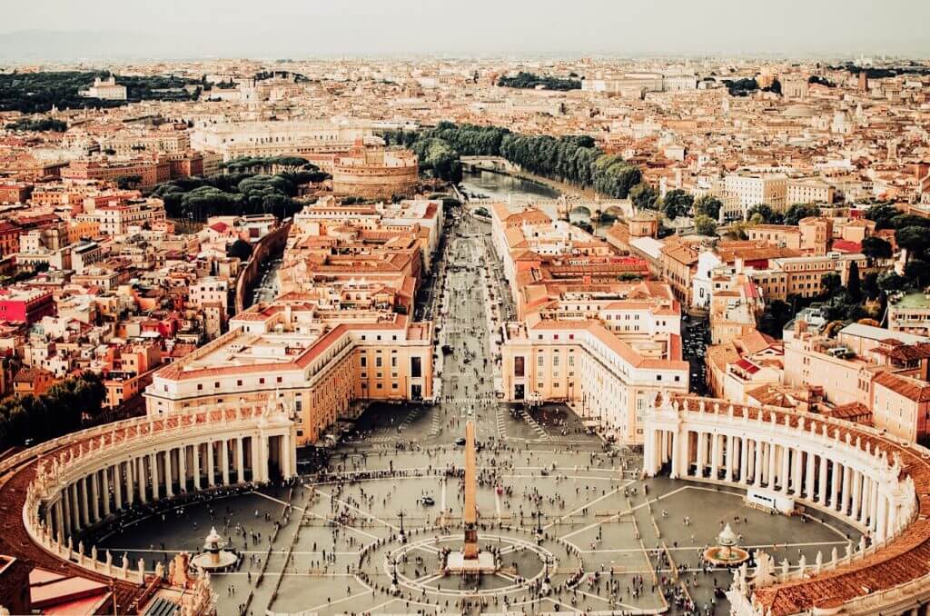 A comprehensive month by month guide on the best places to visit based on calendar month. Read more on www.ouruniquestays.com