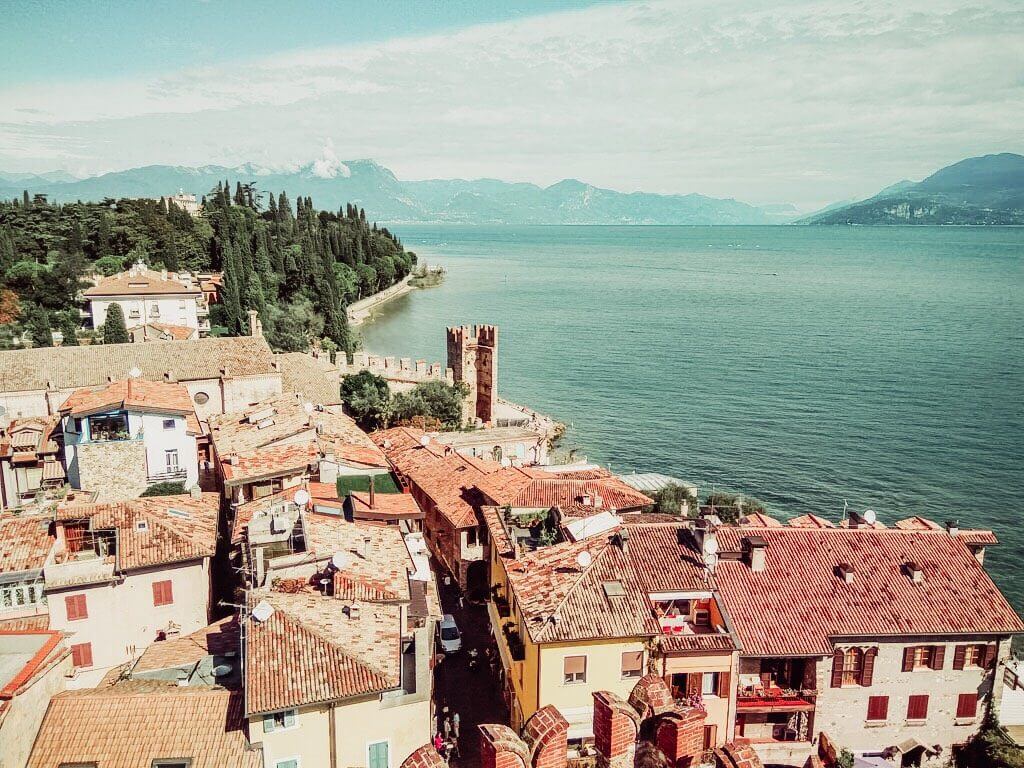 A comprehensive month by month guide on the best places to visit based on calendar month. Read more on www.ouruniquestays.com