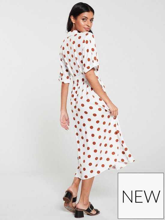 What to pack for the Cotswolds V by Very Polka Dot dress. Read more on www.ouruniquestays.com