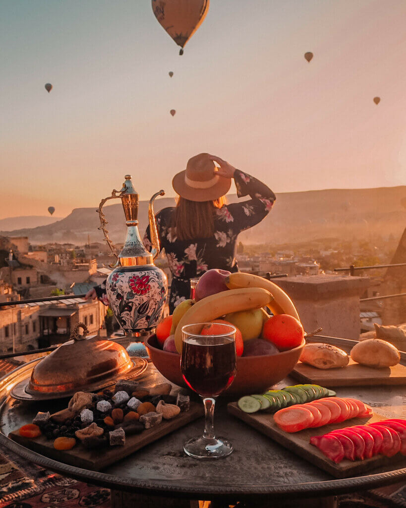 Nicola Lavin, travel blogger with Our Unique Stays, surrounded by hot air balloons in Cappadocia Turkey
