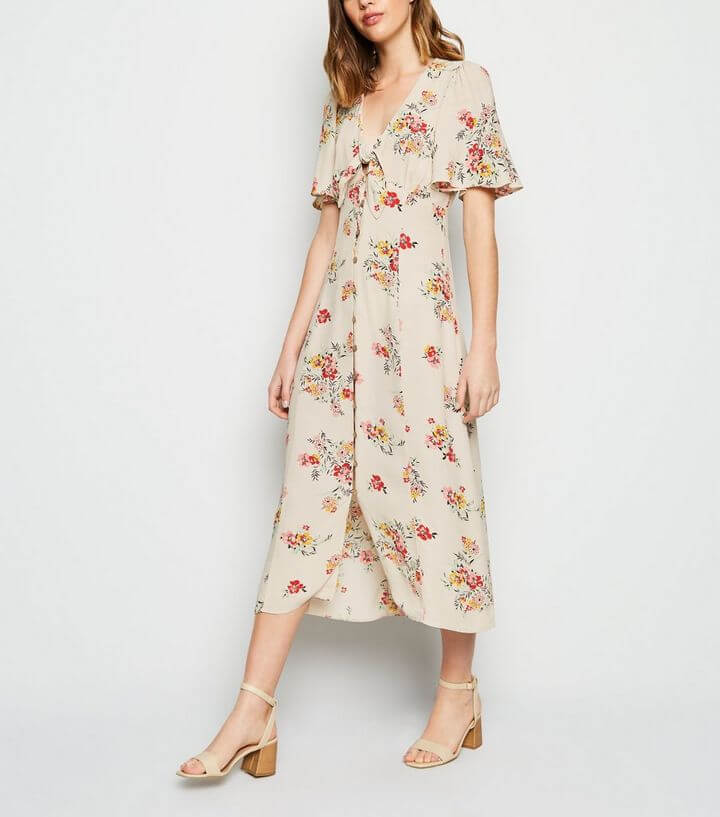 Off White Floral Tie Button Up Midi Dress. What to pack for the Cotswolds. Read more on www.ouruniquestays.com
