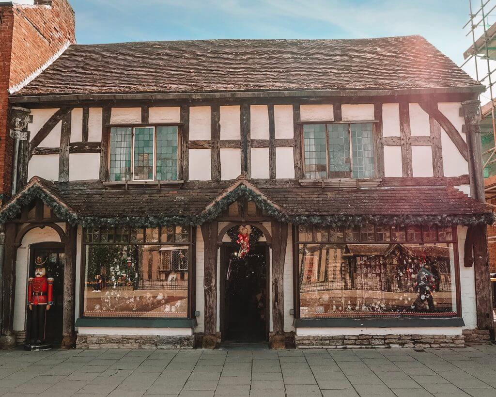 Tudor Architecture in Stratford upon Avon. Read more on www.ouruniquestays.com