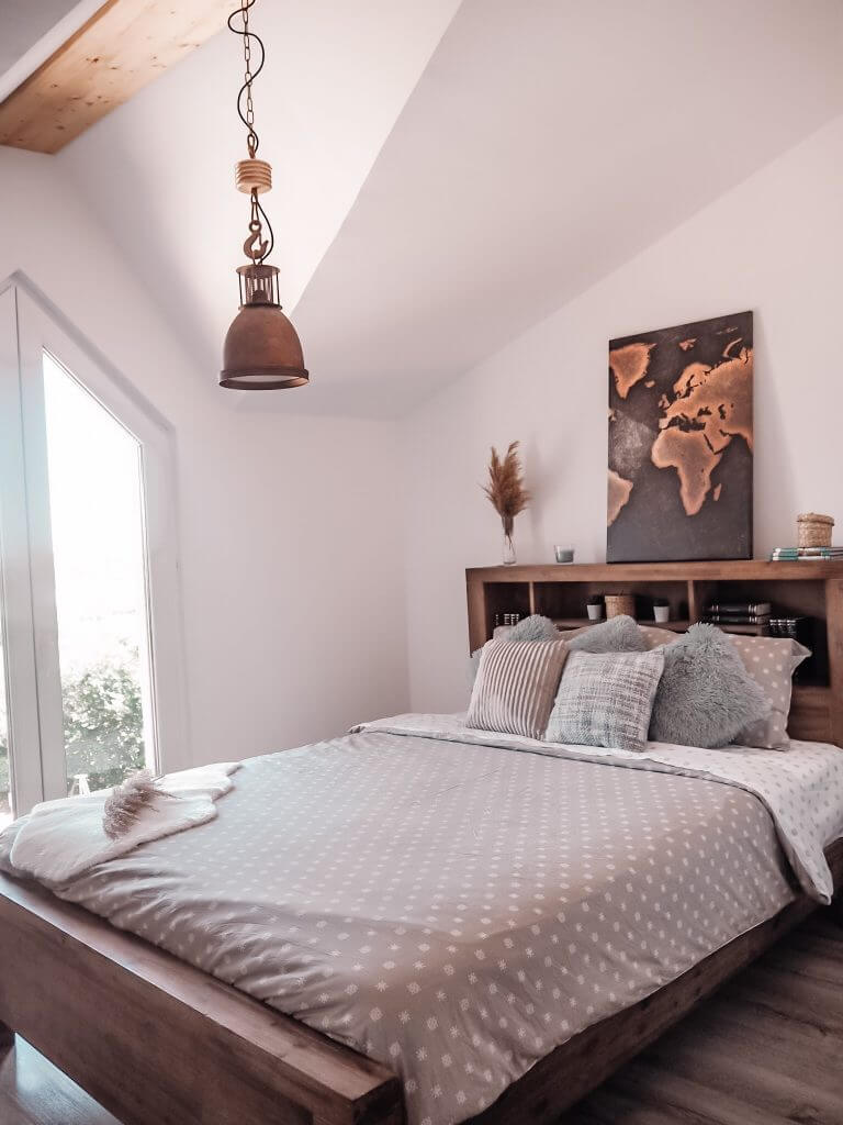 By the Lake. An alternative place to stay in Bucharest. Read more on www.ouruniquestays.com