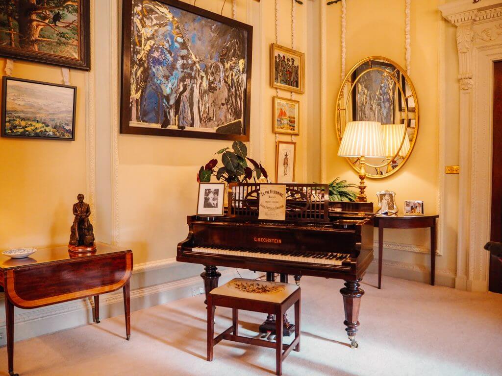 Drawing room in Hillsborough castle northern ireland