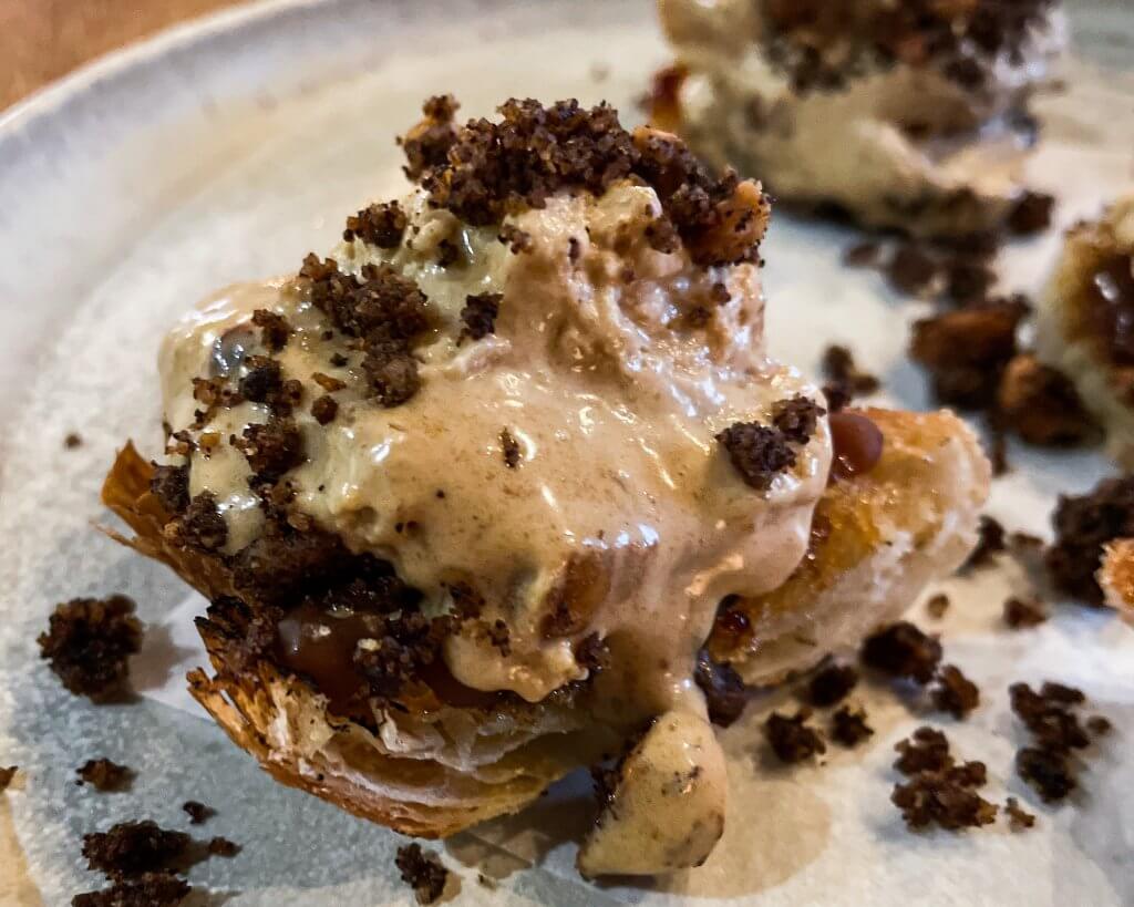 Image of a cake in a Galway bakery on a perfect break in Galway