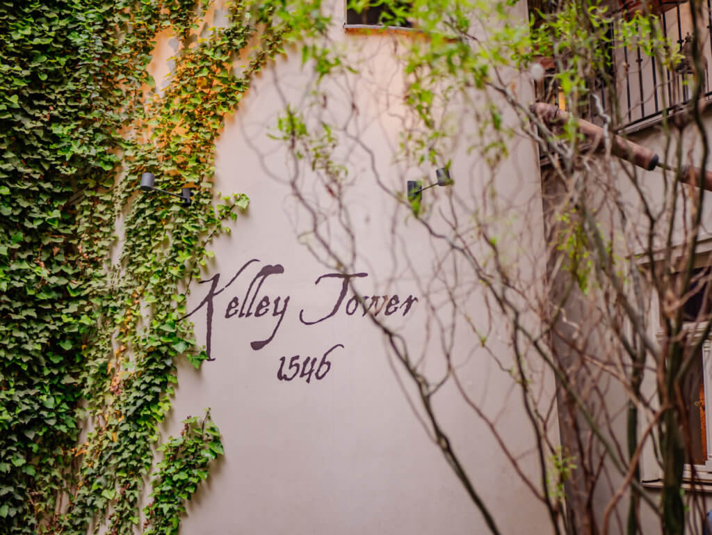 Kelley Tower in MOOo by the castle unique apartments in Prague