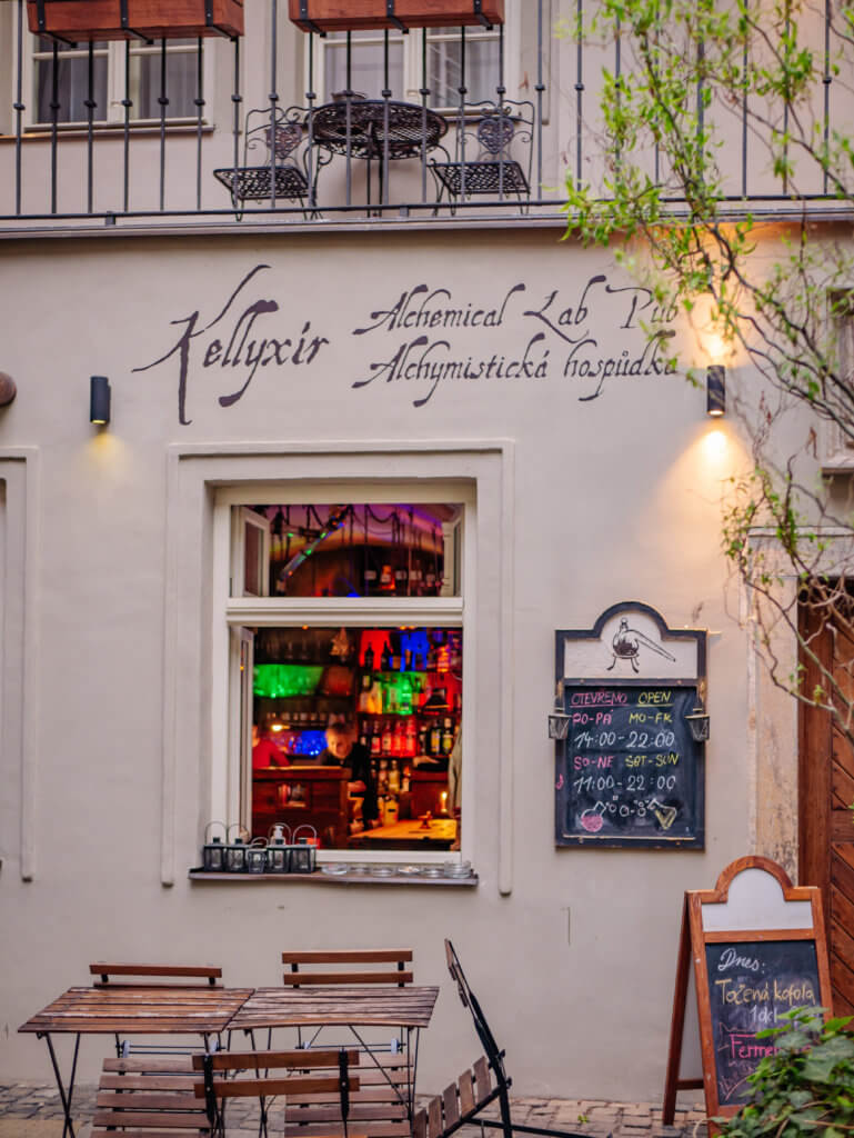 Kellyxir cocktail bar in Prague