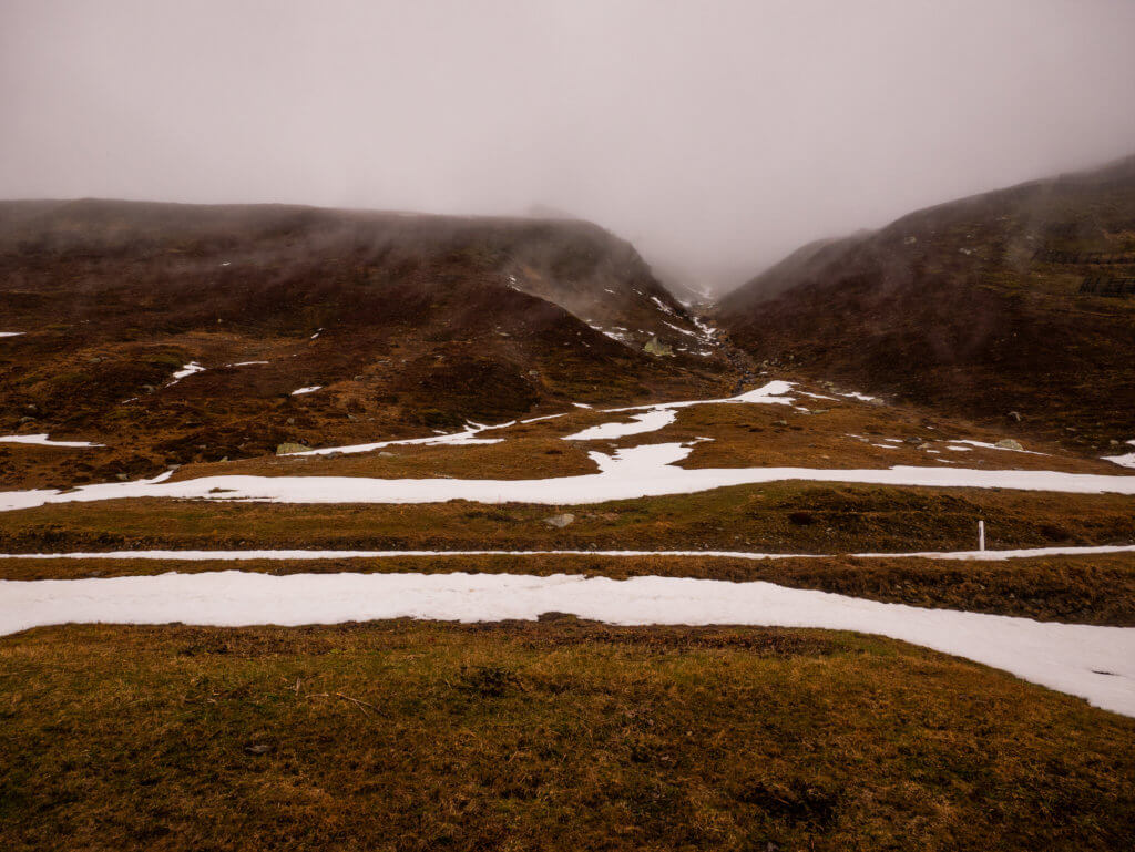 Snowy mountain scene on the swiss alps