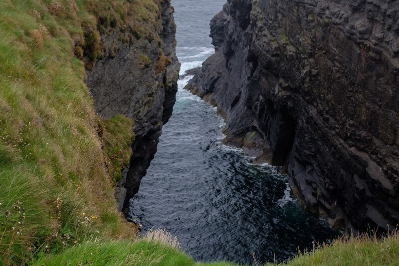Serene coastline along Kilkee Cliffs, offering peace and solitude. Serene coastline along Kilkee Cliffs, offering peace and solitude.