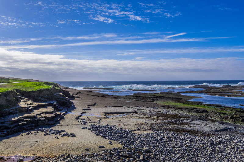 Tranquil waters against the backdrop of Kilkee Cliffs, a scenic escape. Tranquil waters against the backdrop of Kilkee Cliffs, a scenic escape.