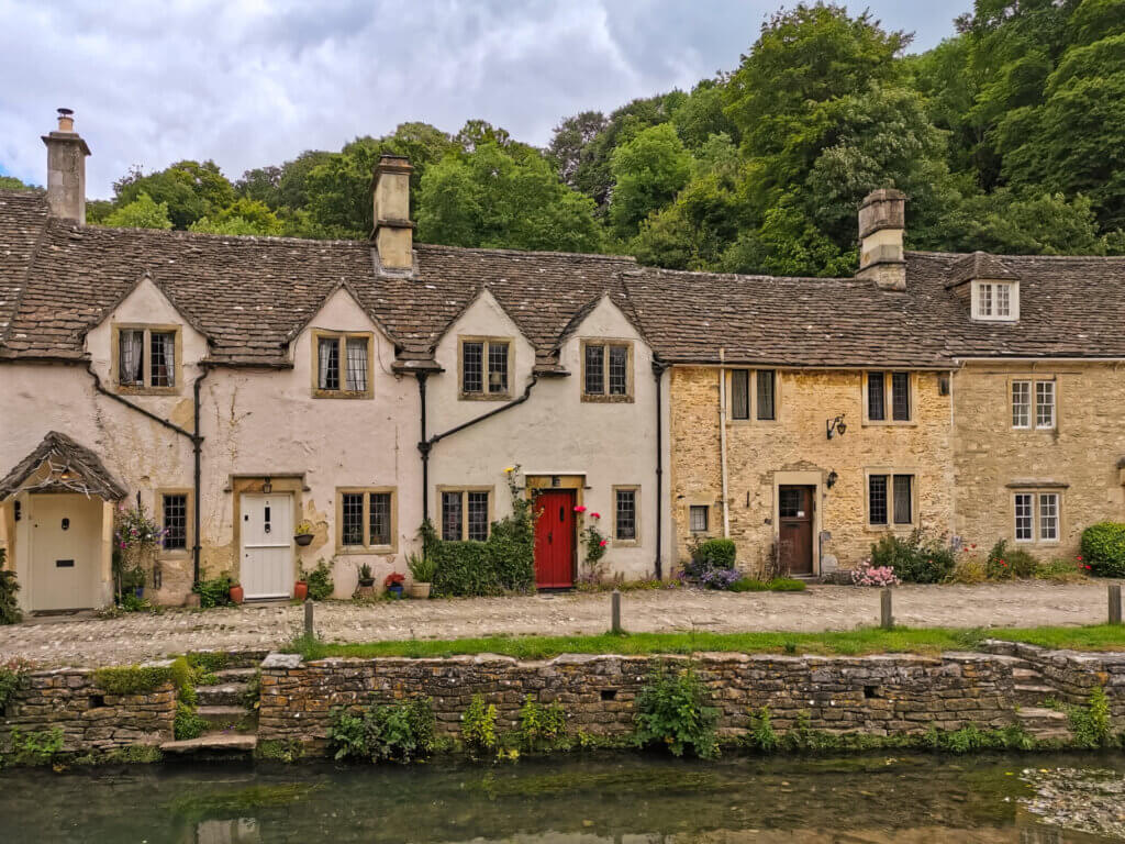 Idyllic countryside landscape of the Cotswolds in summer.