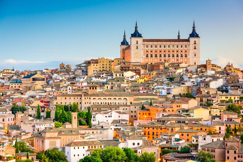 Toledo's Semana Santa: A breathtaking display of faith and tradition as penitents make their way through the city.