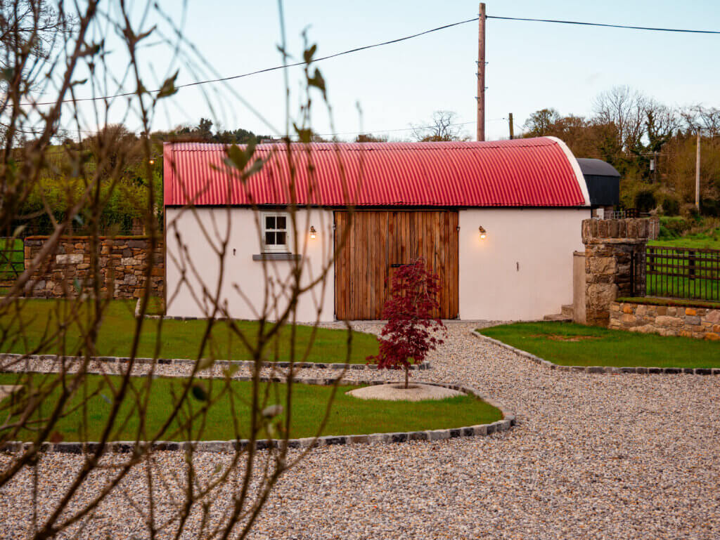Red roof barn at Meadow View Farmhouse in Tipperary.