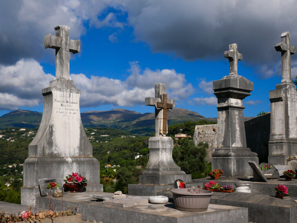 Panoramic views from Saint Paul de Vence cemetery